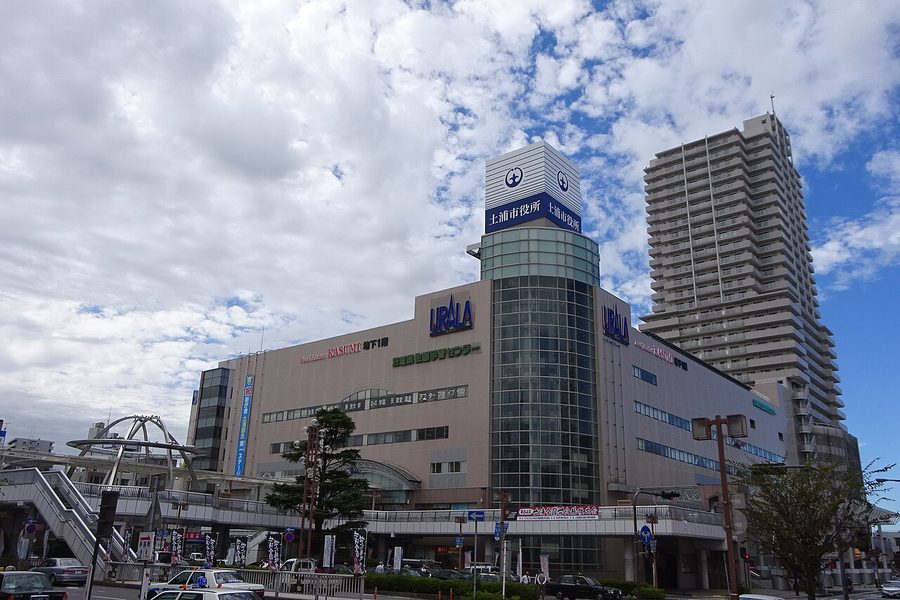 土浦駅西口の再開発ビル「ウララ」