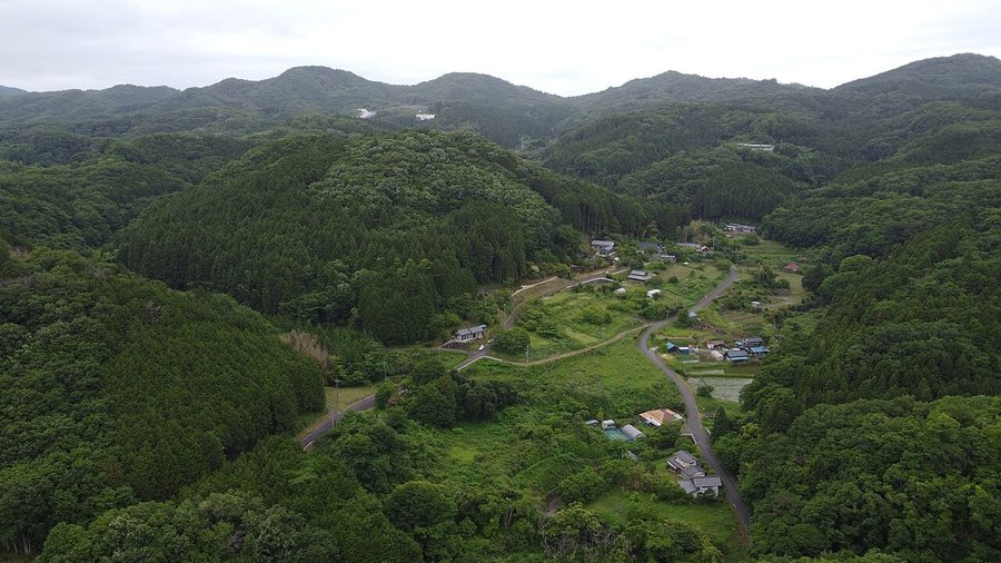 岩船地区の山あいの集落