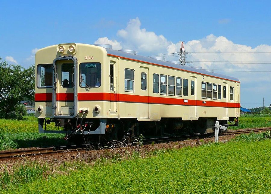 関東鉄道竜ヶ崎線を走るディーゼルカー（キハ532形）