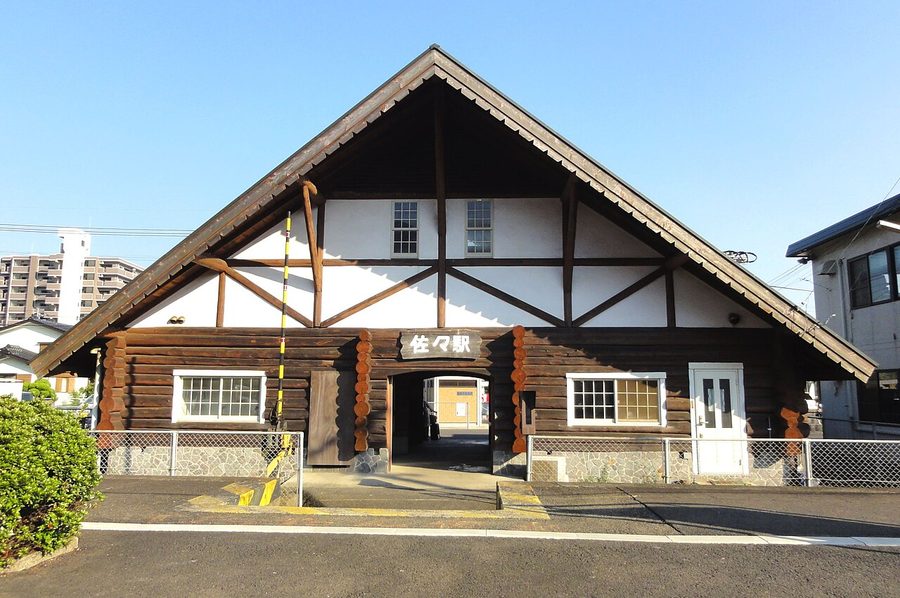 松浦鉄道佐々駅の駅舎