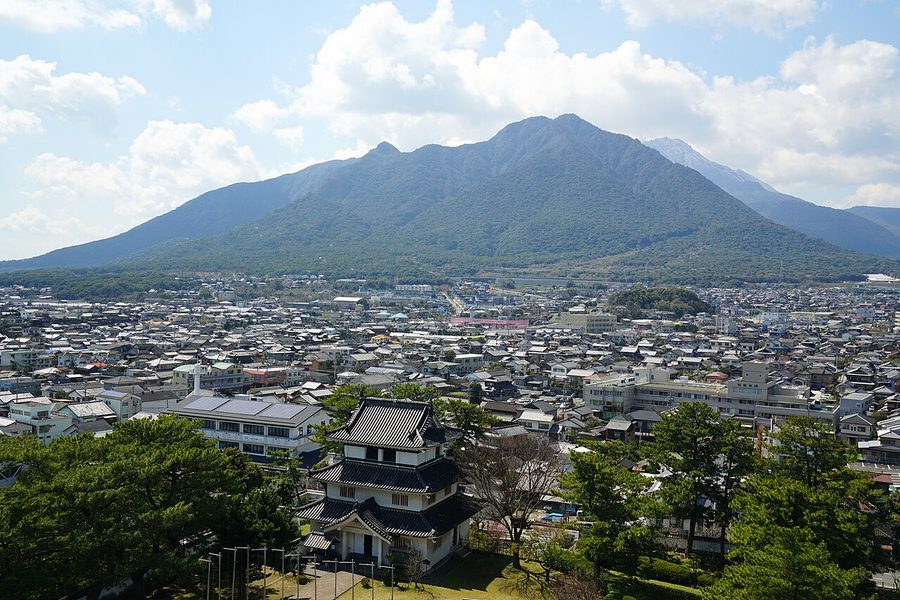 島原城の櫓と雲仙岳