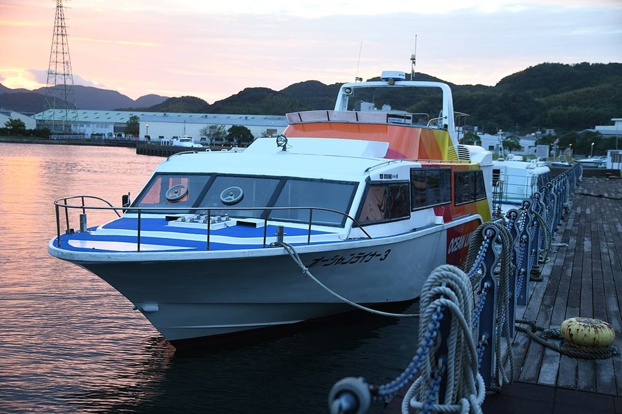 時津港に停泊中の旅客船「オーシャンライナー3」（安田産業汽船・長崎空港航路）