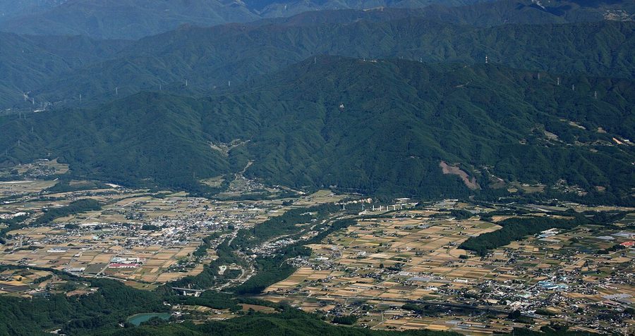 烏帽子岳から望む飯島町中心部