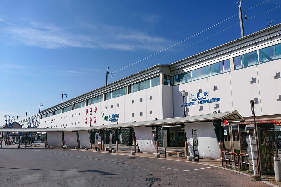 上田駅の駅舎外観（お城口側）