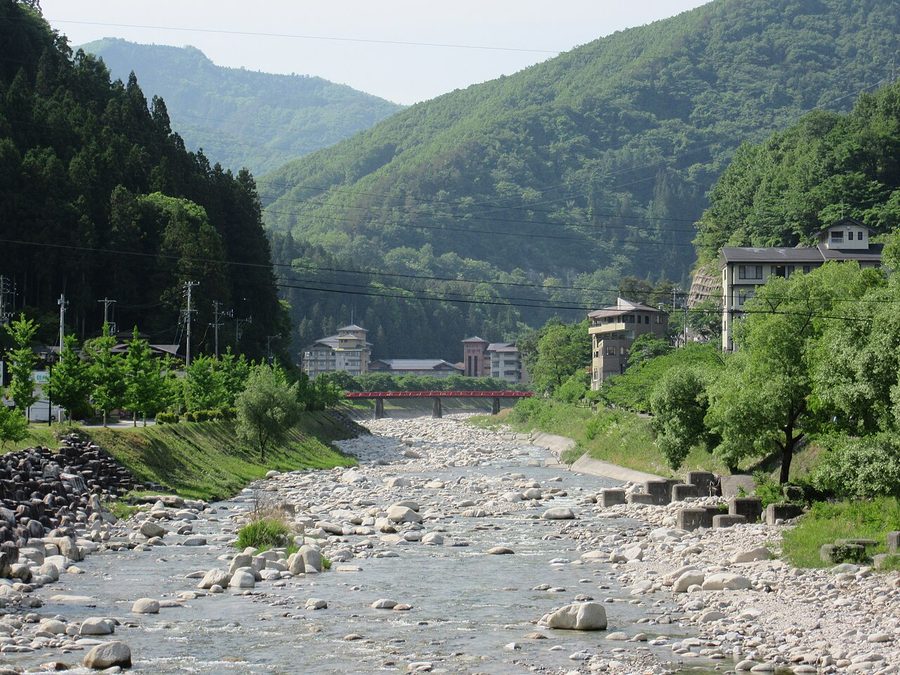 昼神温泉の中央部を流れる阿智川