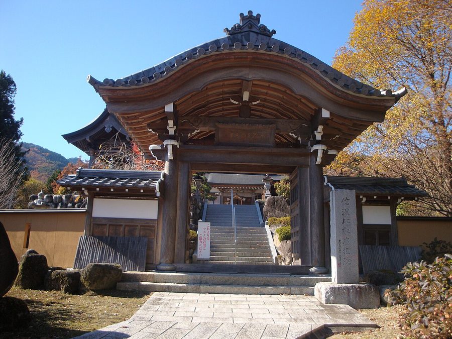 信濃比叡広拯院の山門