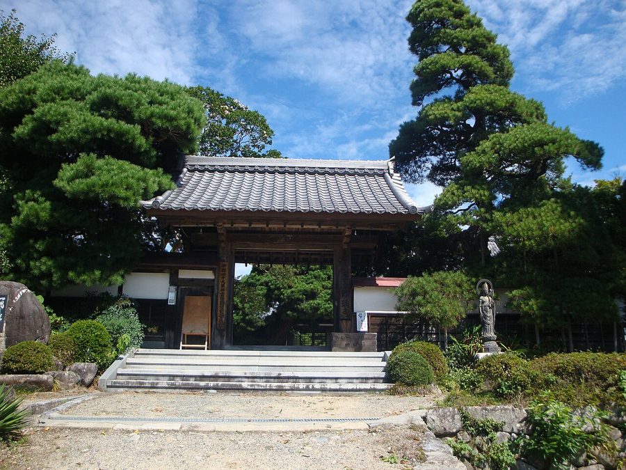 瑠璃寺の表門