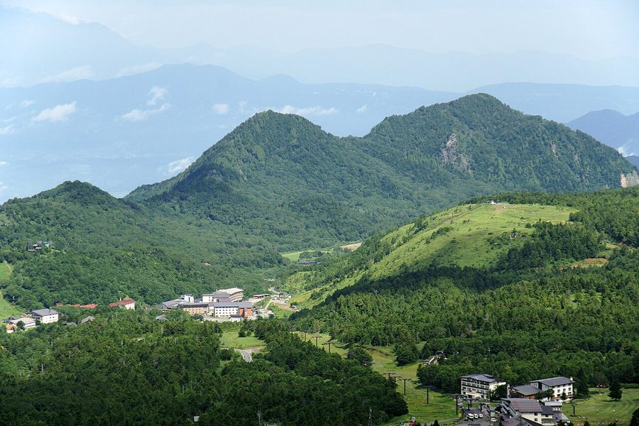 志賀高原の「のぞき」から熊の湯を望む眺め