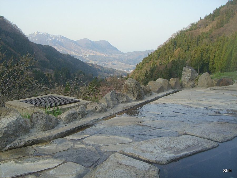 馬曲温泉「望郷の湯」の露天風呂