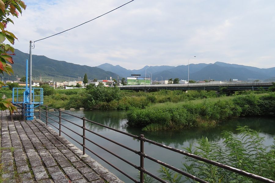 八ヶ郷用水取入れ口の堤外水門