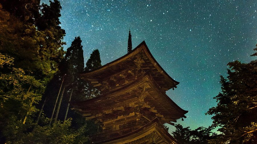 新海三社神社の三重塔