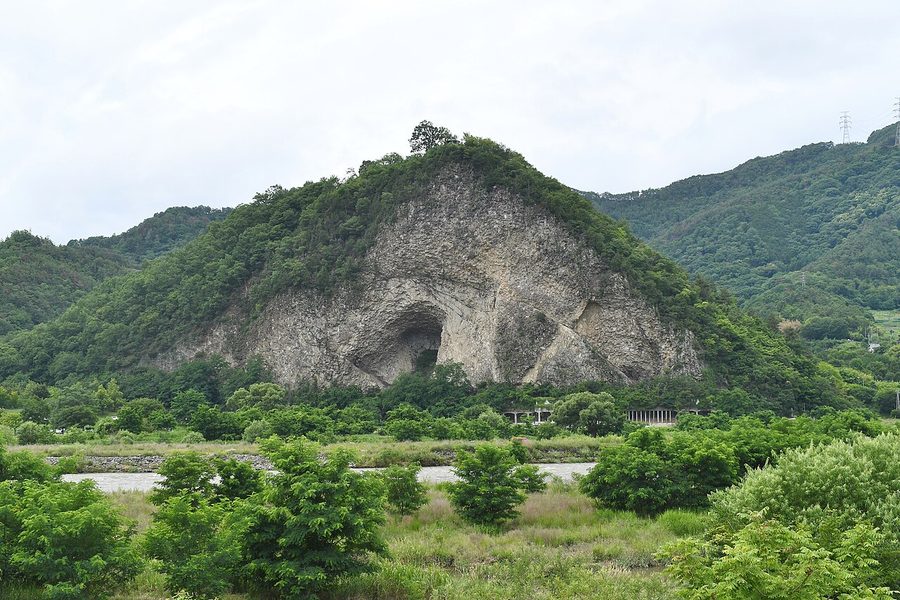 半過岩鼻