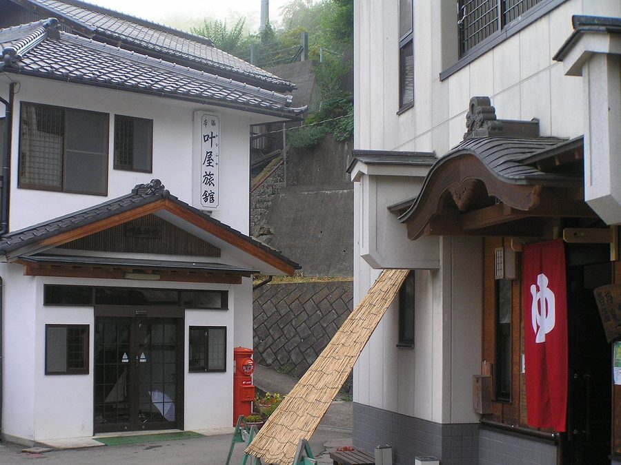 沓掛温泉の旅館街