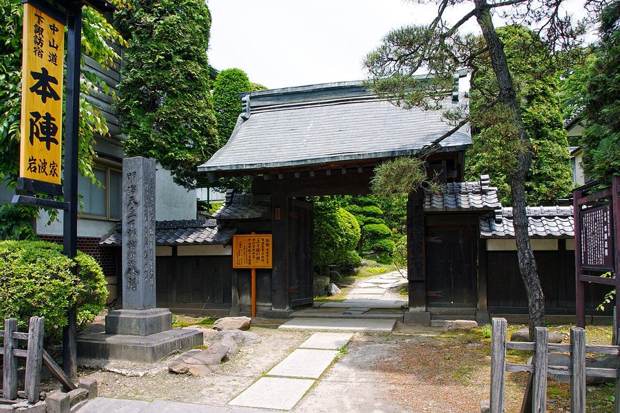 下諏訪宿本陣の門