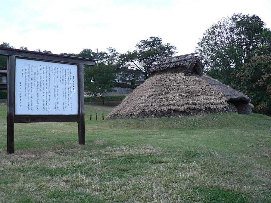 井戸尻遺跡の復元竪穴住居
