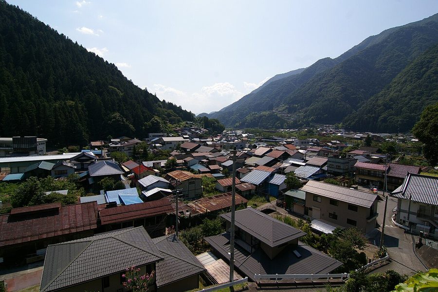 南信濃の山あいの集落