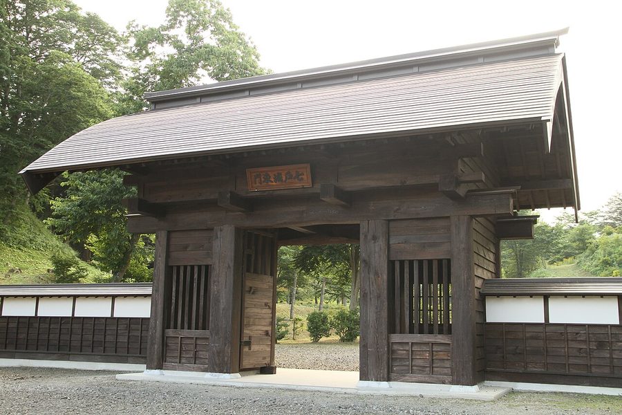 復元された七戸城東門