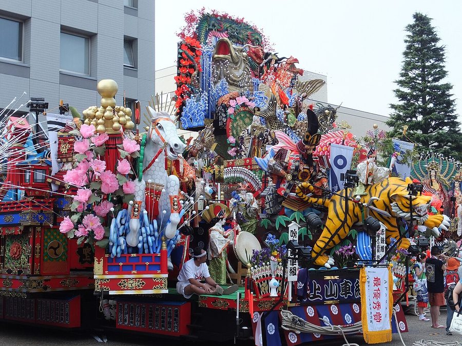 八戸三社大祭の山車