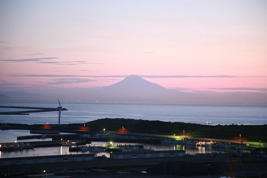 御前崎港と富士山