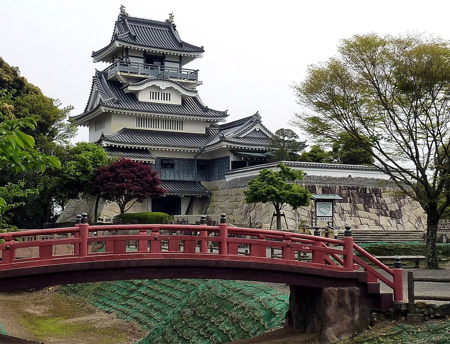 小山城の模擬天守