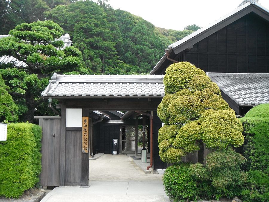 豊田佐吉記念館の入口門