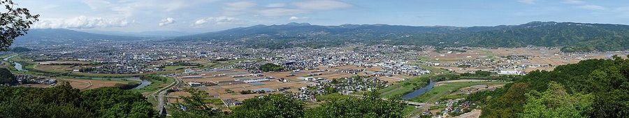 大嵐山の山頂から望む函南町の市街地と田方平野