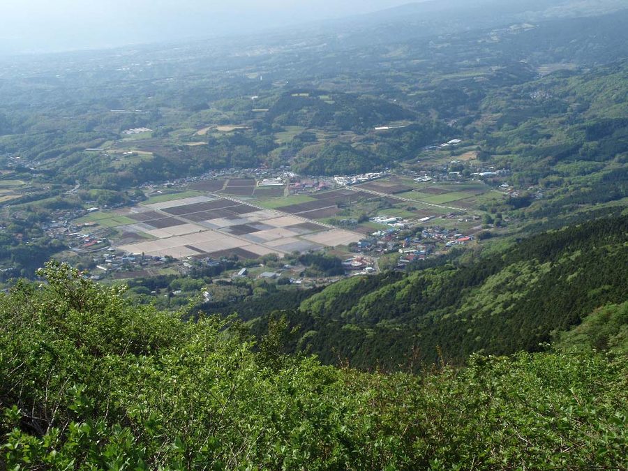 玄岳から望む丹那盆地
