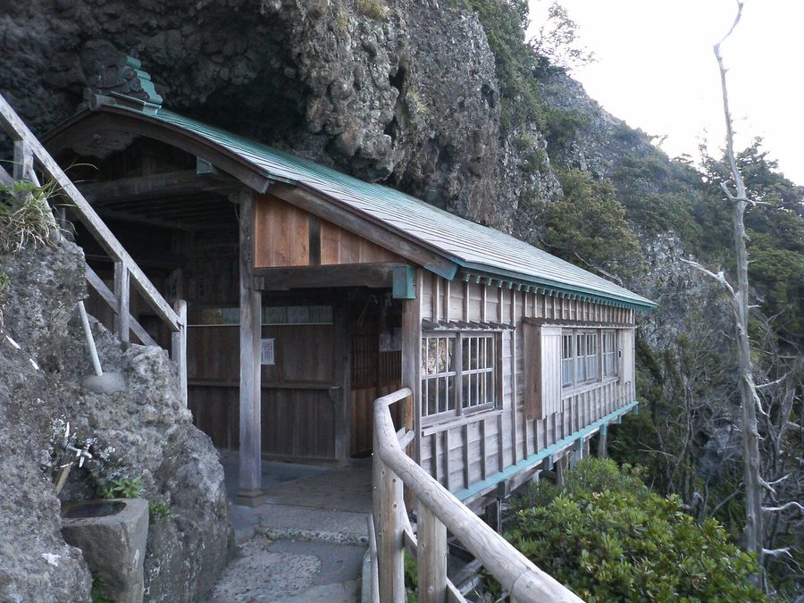 石室神社の社殿