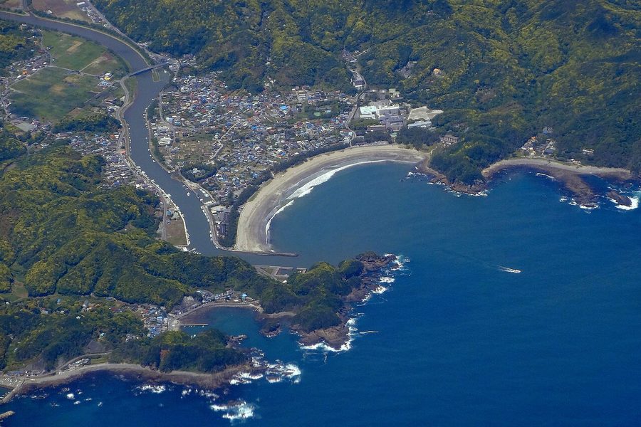 弓ヶ浜を南伊豆町上空から見た様子