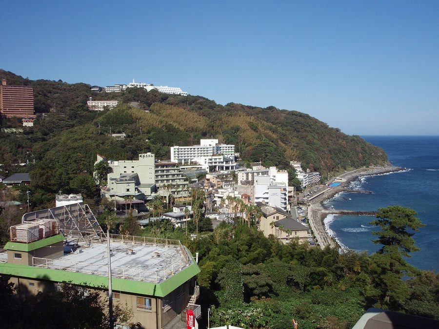 熱川温泉の町並み
