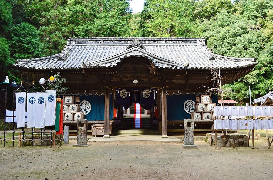 多和神社の拝殿
