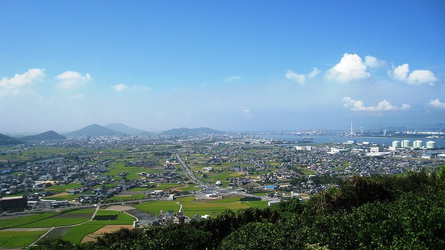 雄山から望む坂出市街