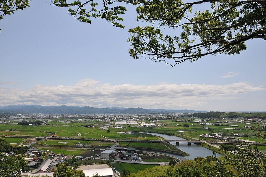 岡豊城跡から香長平野を望む