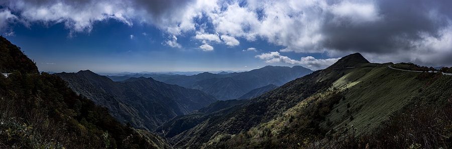 いの町道亀ヶ森線から見える山並みと雲海