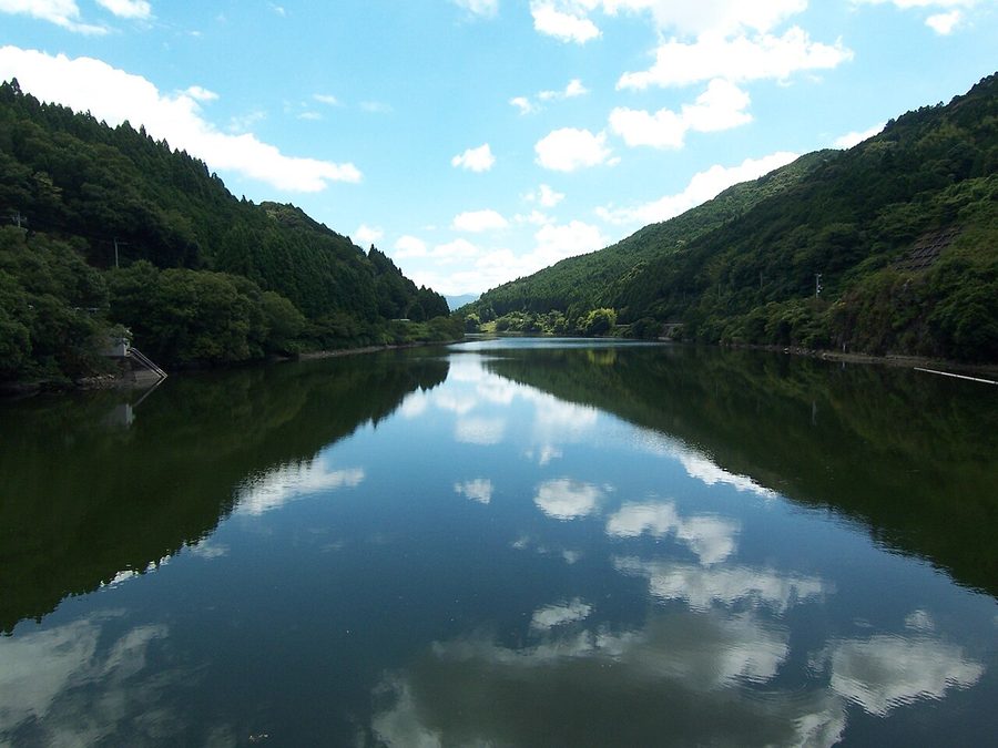 奈半利川の平鍋ダムのダム湖