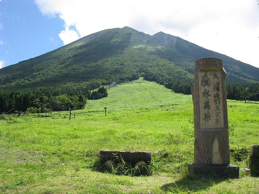 桝水高原スキー場から望む大山