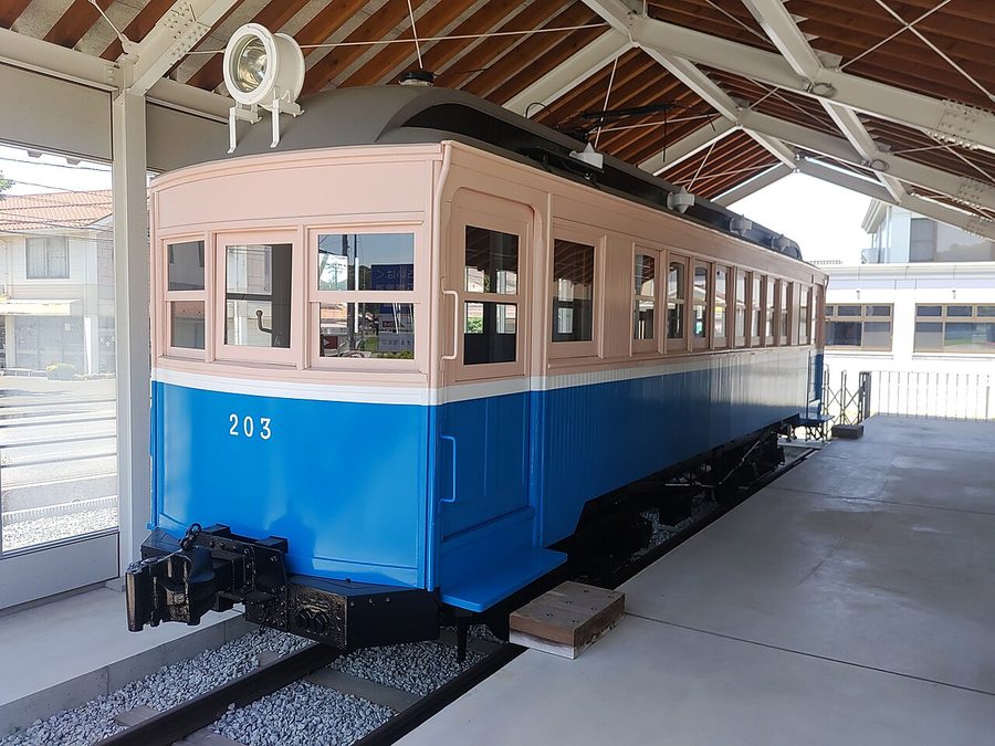 「キナルなんぶ」に保存されている日ノ丸自動車法勝寺電鉄線デハ203形電車
