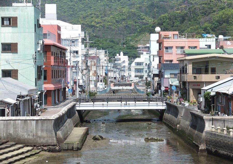 古仁屋の中心部