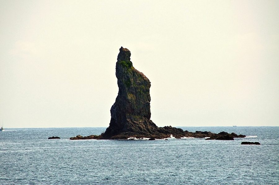 立神岩